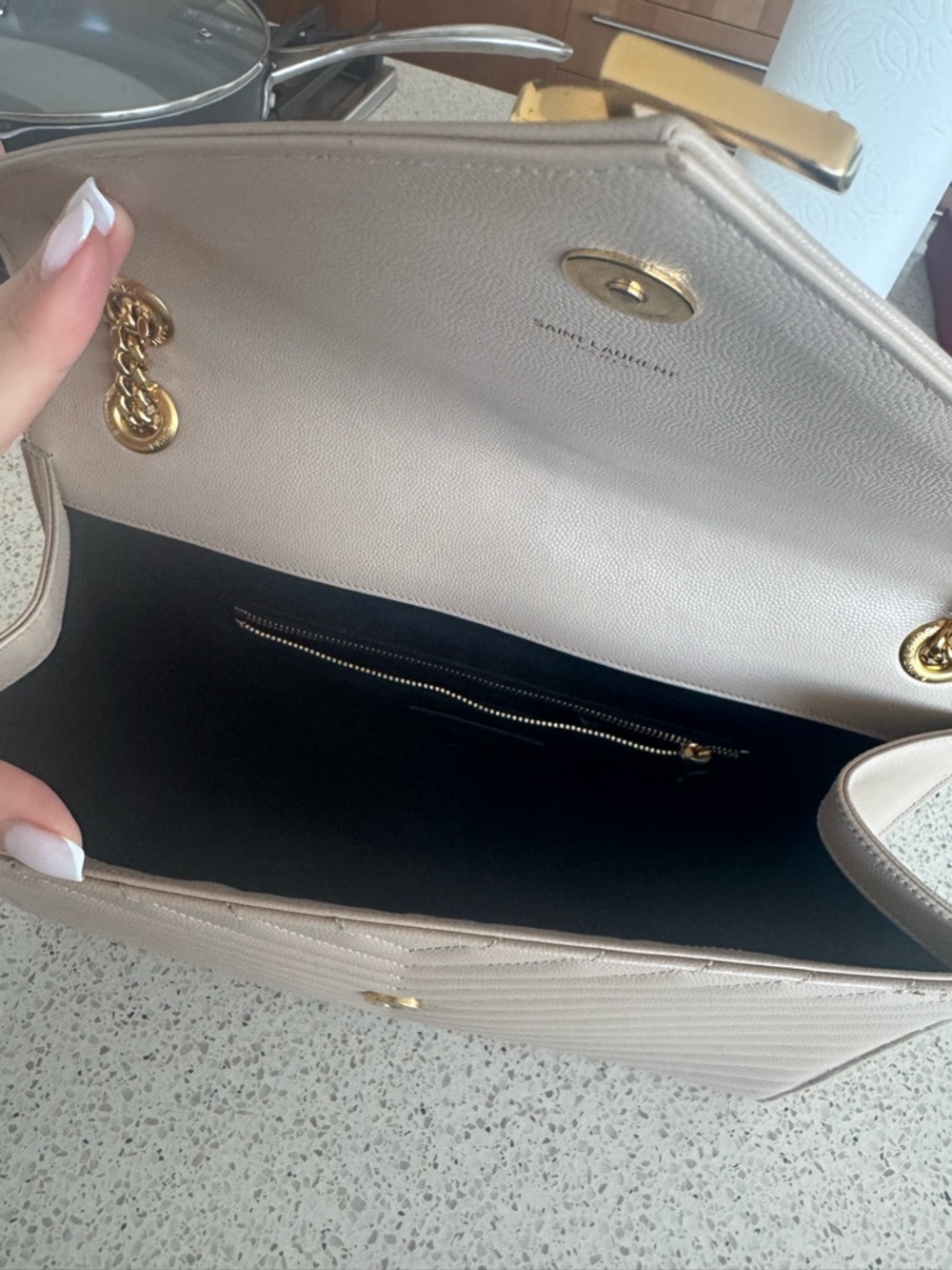 Saint Laurent Matelasse Grain de Poudre Monogram Large Shoulder Bag - Picture 7 of 8